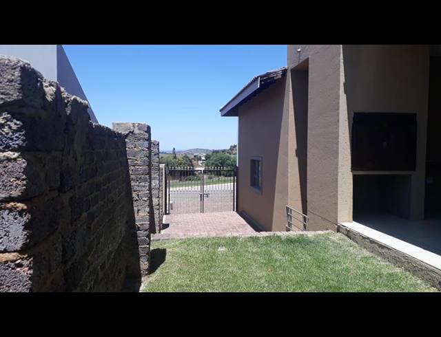 5 BEDROOM HOUSE FOR SALE IN PROTEA RIDGE
